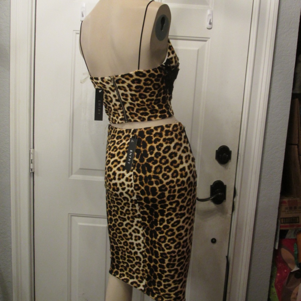 new ***ENTRY *** 2 PC Cheetah outfit dress skirt and spaghetti blouse midriff Sz - Picture 9 of 16
